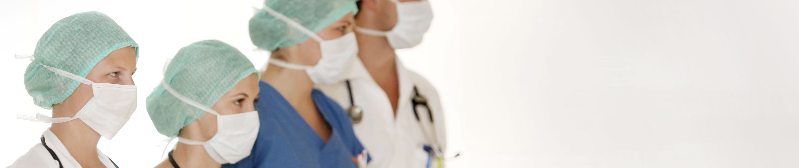 Das Bild zeigt mehrere Mitarbeiterinnen und Mitarbeiter im KPJ.