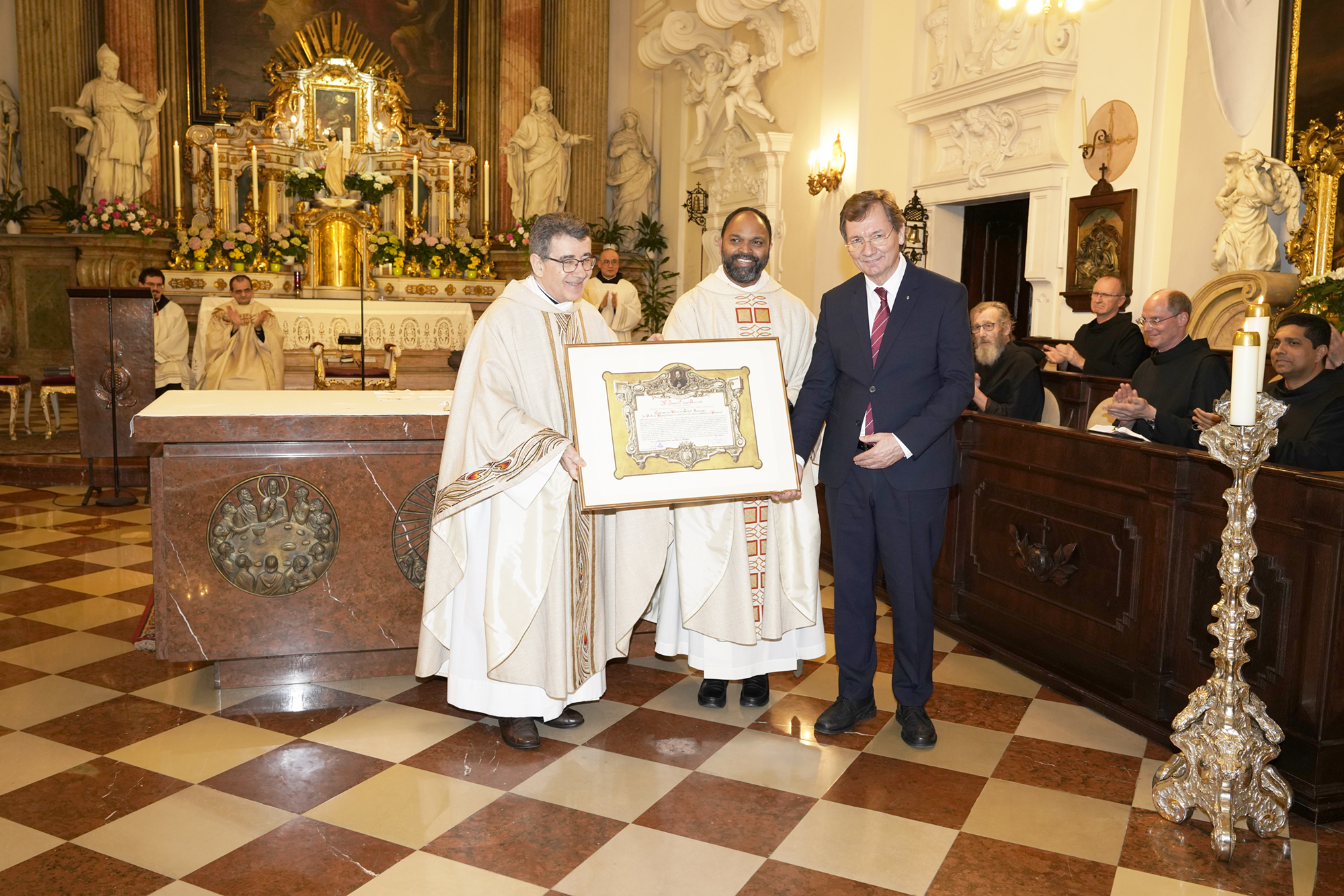 Dir. Adolf Inzinger zum Ehrenbruder ernannt