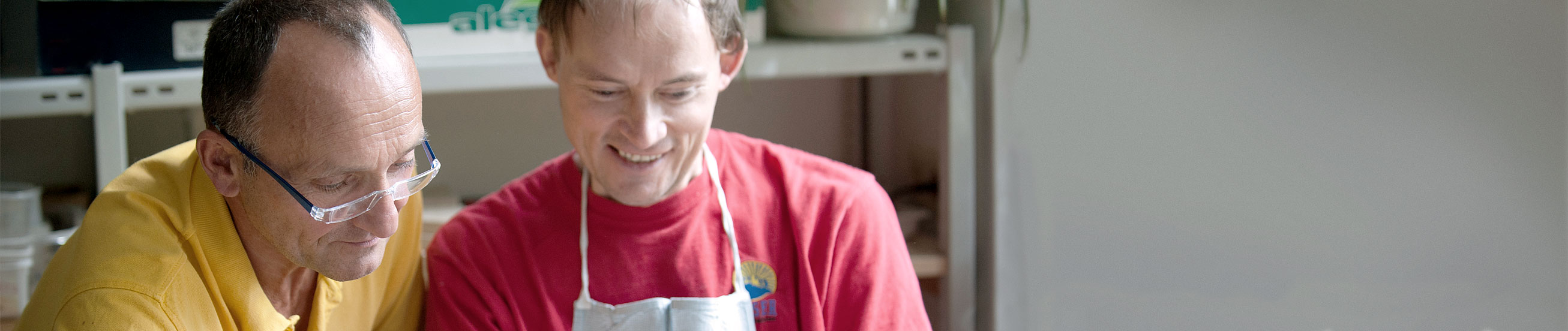 Das Bild zeigt einen Mitarbeiter der pädagogischen Berufe.