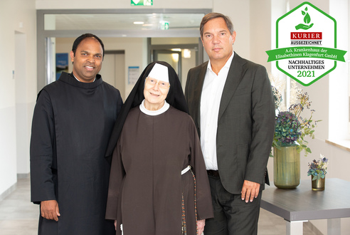 Das allgemein öffentliche Krankenhaus der Elisabethinen Klagenfurt ist vorbildlich um Nachhaltigkeit bemüht und zählt damit zu den 'Nachhaltigisten Unternehmen 2021' in Österreich v. l. n. r.: Provinzial Saji Mullankuzhy OH, Generaloberin Sr. Consol