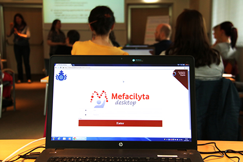 Das Bild zeigt einen Laptop mit der Startseite zur App Mefacilyta Desktop im Rahmen des Workshops.
