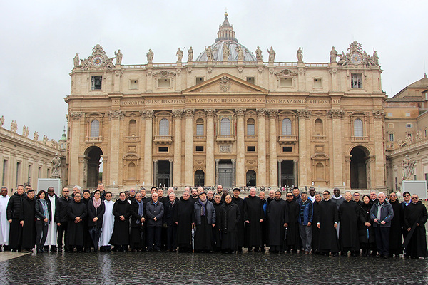 Das Bild zeigt Teilnehmer des Generalkapitels der Barmherzigen Brüder 2019 in Rom.