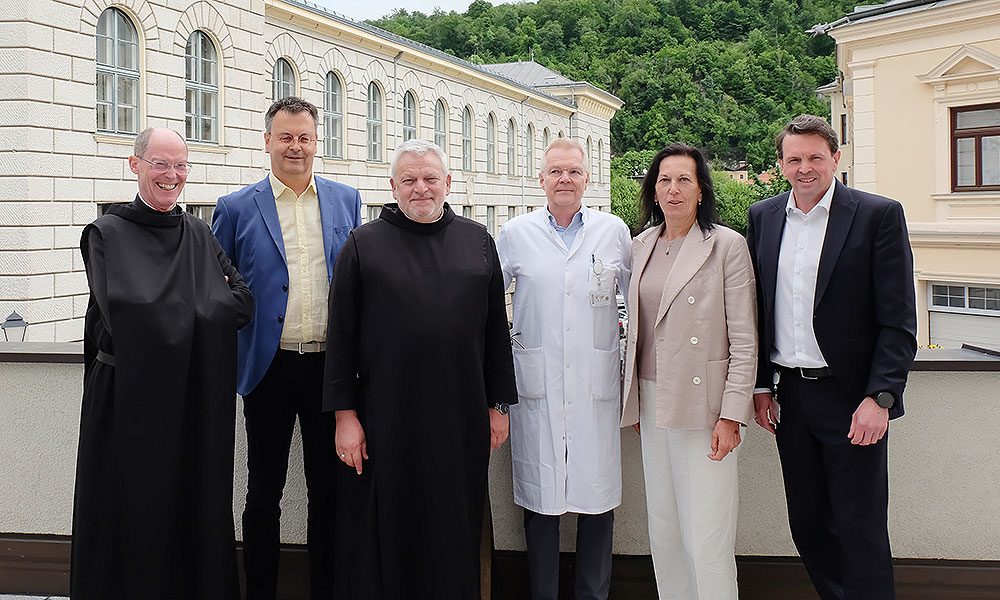 v. l.: Pater Prior Nikolaus Deckan OH (Rechtsträgervertreter BHB), Mag. Werner J. Lassacher (Verwaltungsdirektor BHB), Frater Rudolf Knopp OH, Prim. Univ.-Prof. Dir. Dr. Friedrich Hoppichler (Ärztlicher Direktor BHB), Dr. Margareta Bruckner MBA MSc.( / Barmherzige Brüder v. l.: Pater Prior Nikolaus Deckan OH (Rechtsträgervertreter BHB), Mag. Werner J. Lassacher (Verwaltungsdirektor BHB), Frater Rudolf Knopp OH, Prim. Univ.-Prof. Dir. Dr. Friedrich Hoppichler (Ärztlicher Direktor BHB), Dr. Margareta Bruckner MBA MSc.(