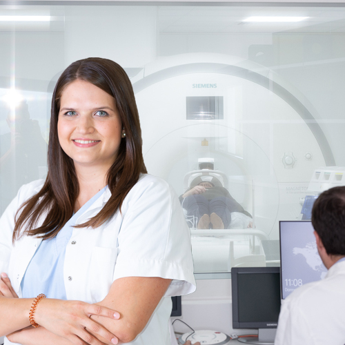 Das Bild zeigt Radiologen bei der Arbeit.