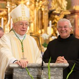 Nuntius Dr. Peter Stephan Zurbriggen überbringt des Segen von Papst Franziskus