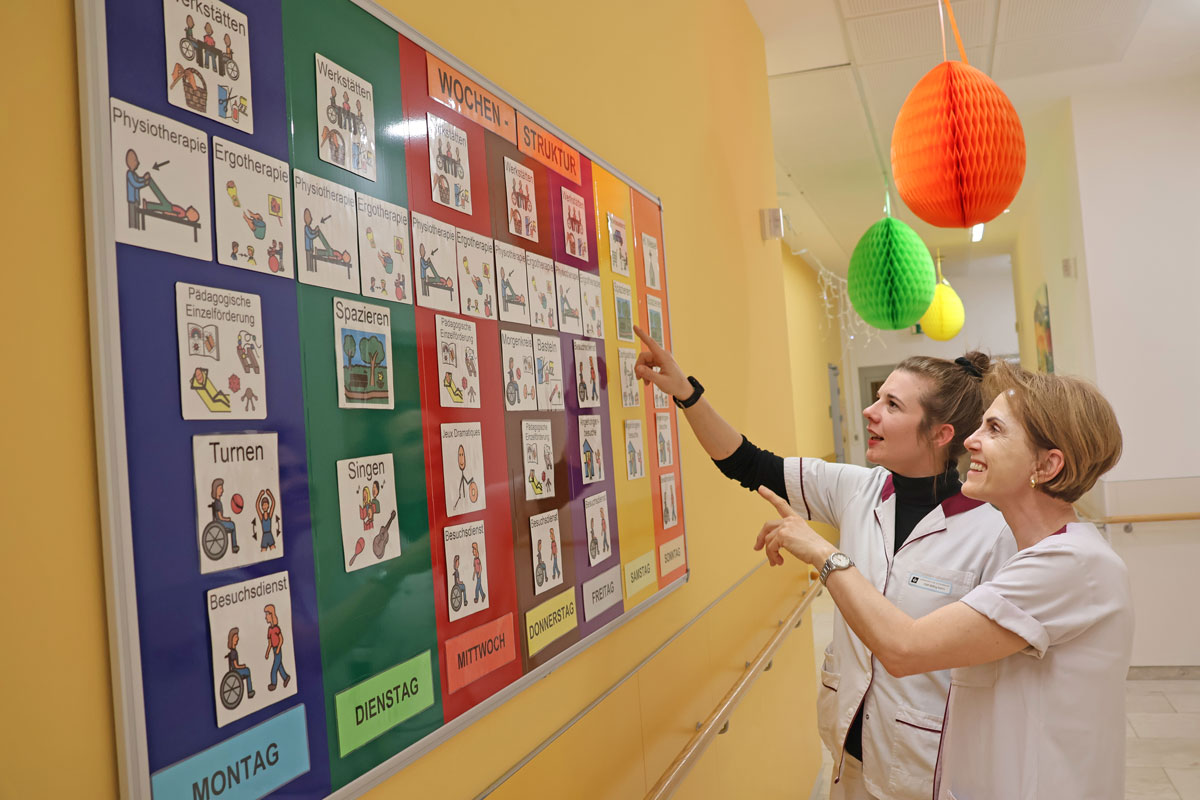 Bebilderter Wochenplan auf einer Wohngruppe