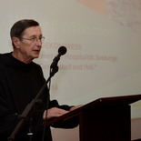 Pater Provinzial Ulrich Fischer OH bei der Begrüßungrede und Veranstaltungseröffnung.