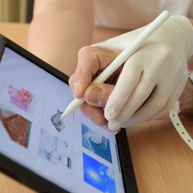 Zu sehen ist ein Tablet mit mehreren Übungen. 