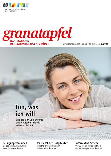 Das Bild zeigt das Cover des Granatapfel Magazins Ausgabe 3/2024 mit einer Frau auf dem Sofa.