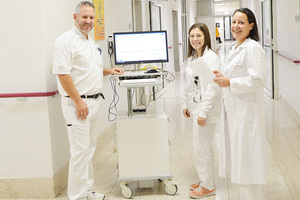 Abteilungsvorstand Primarius Dr. Hans-Peter Gröchenig (Innere Medizin), Mag. Dr. Iris Wille, Leiterin der Anstaltsapotheke des Elisabethinen-Krankenhauses Klagenfurt und DGKP Anna Bernardi - Stationsleitung Interne Süd im fachlichen Austausch im Rahm