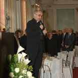 Bischof Krautwaschl spricht ein Gebet für die Opfer der Amokfahrt in Graz