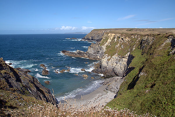 Englische Küste nahe Godrevy Point / Sandra Lobnig Das Bild ist ein Link zum Artikel.