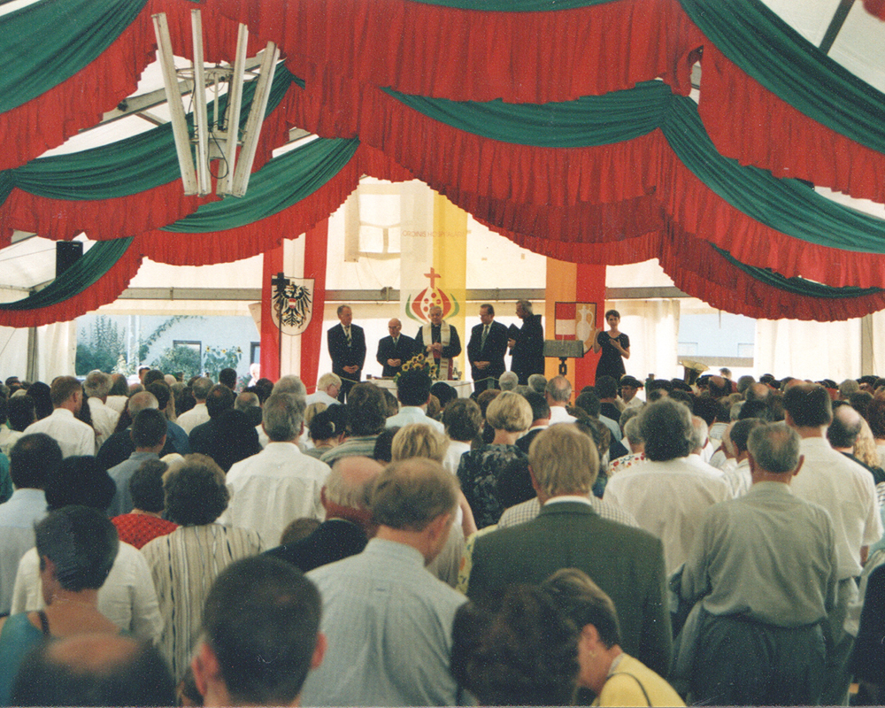 Im Festzelt bei der Eröffnung der Lebenswelt Schenkenfelden im Jahr 1999