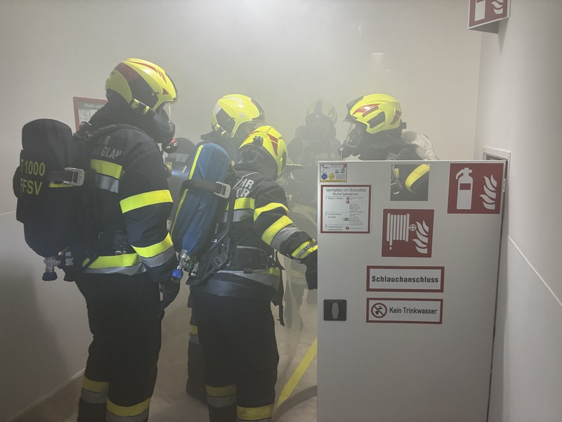 Evakuierungsübung mit Feuerwehr