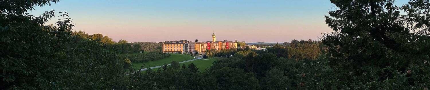 Das Bild zeigt das Haupthaus der Lebenswelten Steiermark