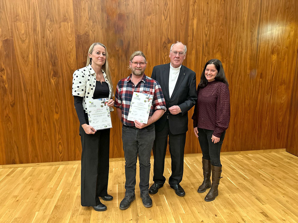 Gruppenfoto BHB Graz und Lebenswelten Kainbach mit Bischof Schwarz