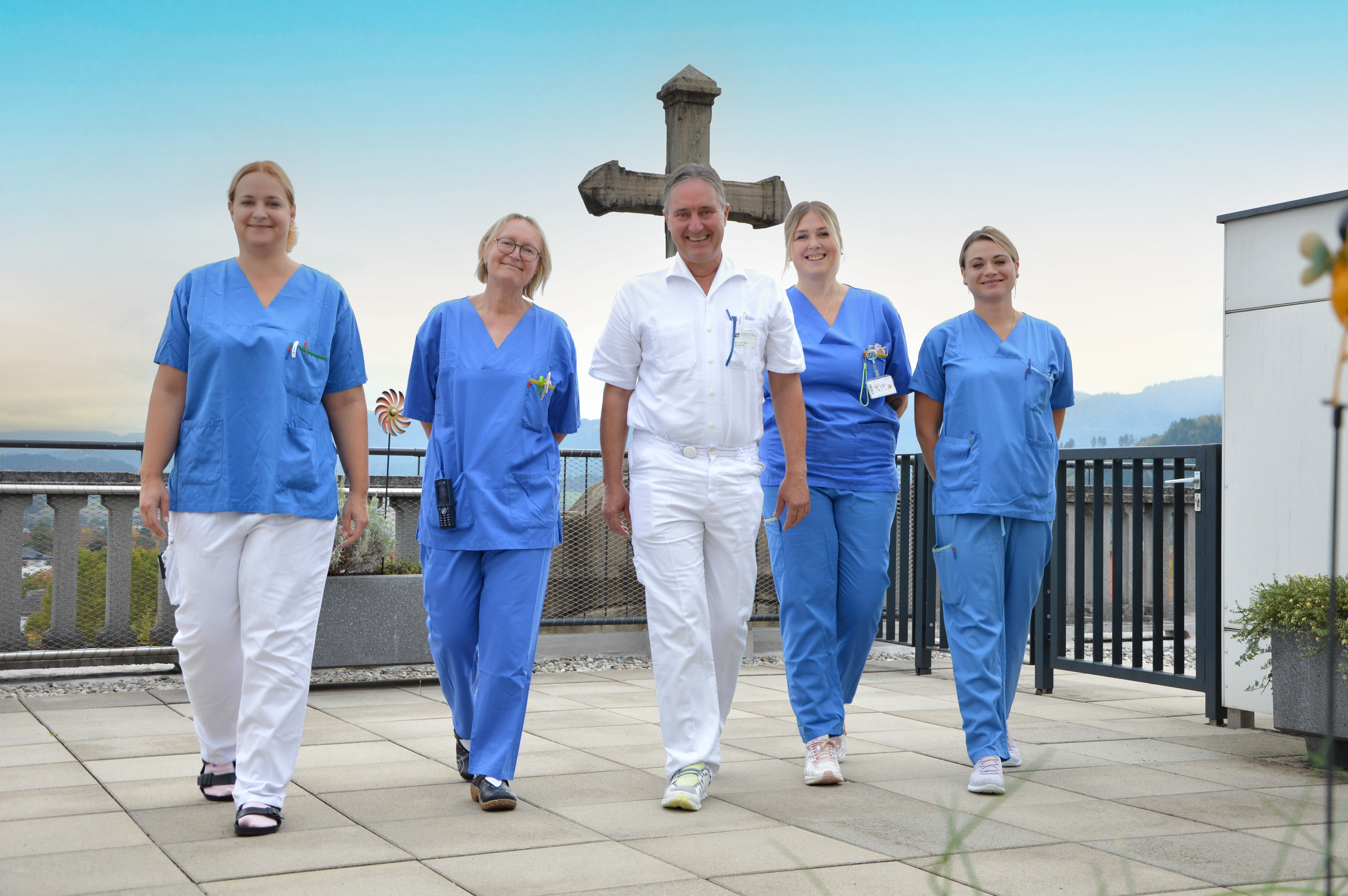 v.l.n.r.: DGKP Melanie Wimberger, OÄ Dr. Doris Lackinger, Prim. Priv.-Doz. Dr. Michael Zink, FESAIC, DGKP Sybille Fellner und PFA Sarah Krametter