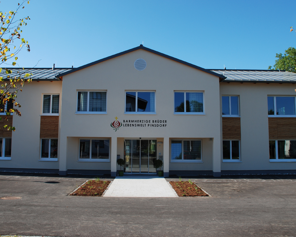 Das Foto zeigt das Gebäude des Lebenswelt Pinsdorf