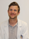 Das Bild zeigt OA Dr. Raphael Schellnegger.