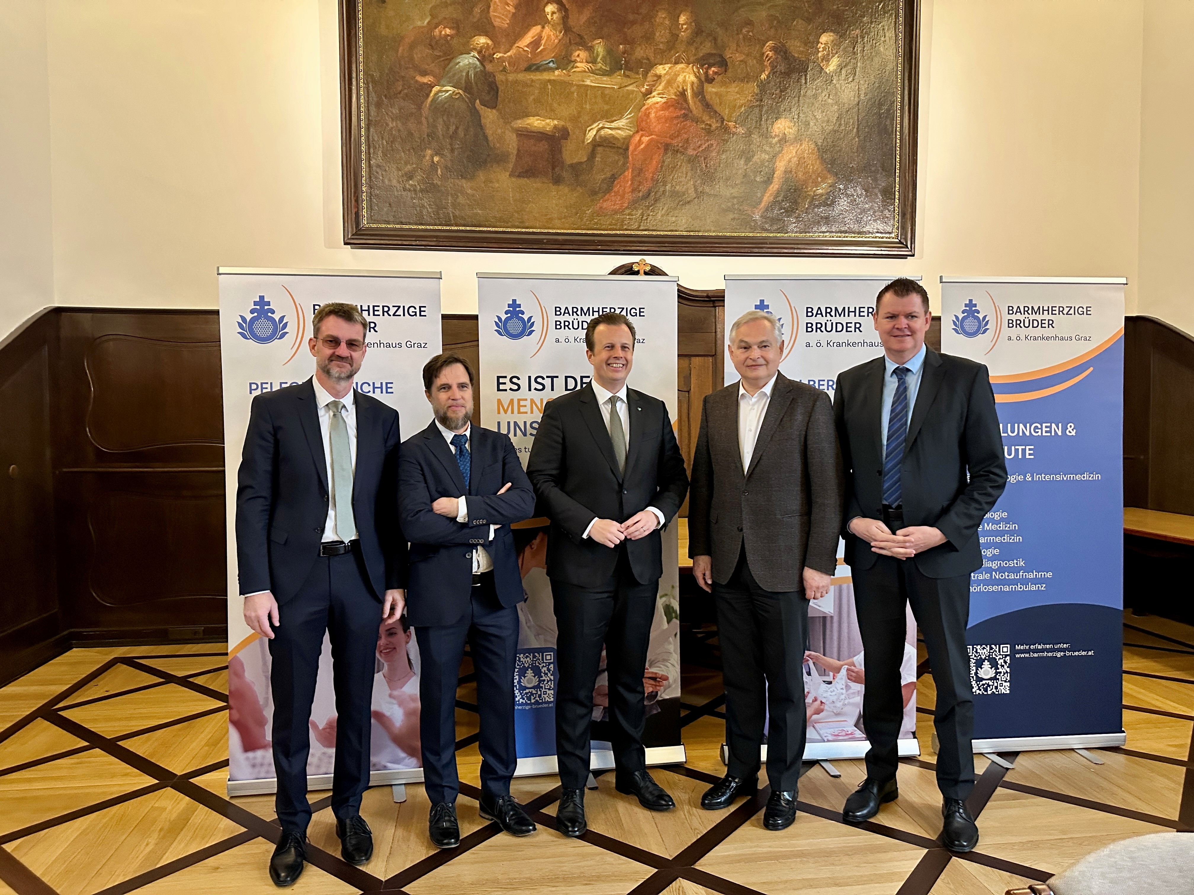 v.l.n.r. Univ.-Prof. Dr. Sascha Ahyai (Vorstand der Universitätsklinik für Urologie am LKH-Univ. Klinikum Graz), Mag. Oliver Szmej, MBA MSc (Gesamtleiter Barmherzige Brüder Graz), Dr. Karlheinz Kornhäusl (Landesrat für Gesundheit, Pflege und Kultur),