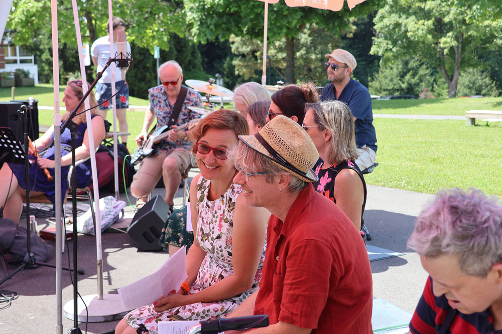 Der Mitarbeiter*innen Chor sang während der Messe.
