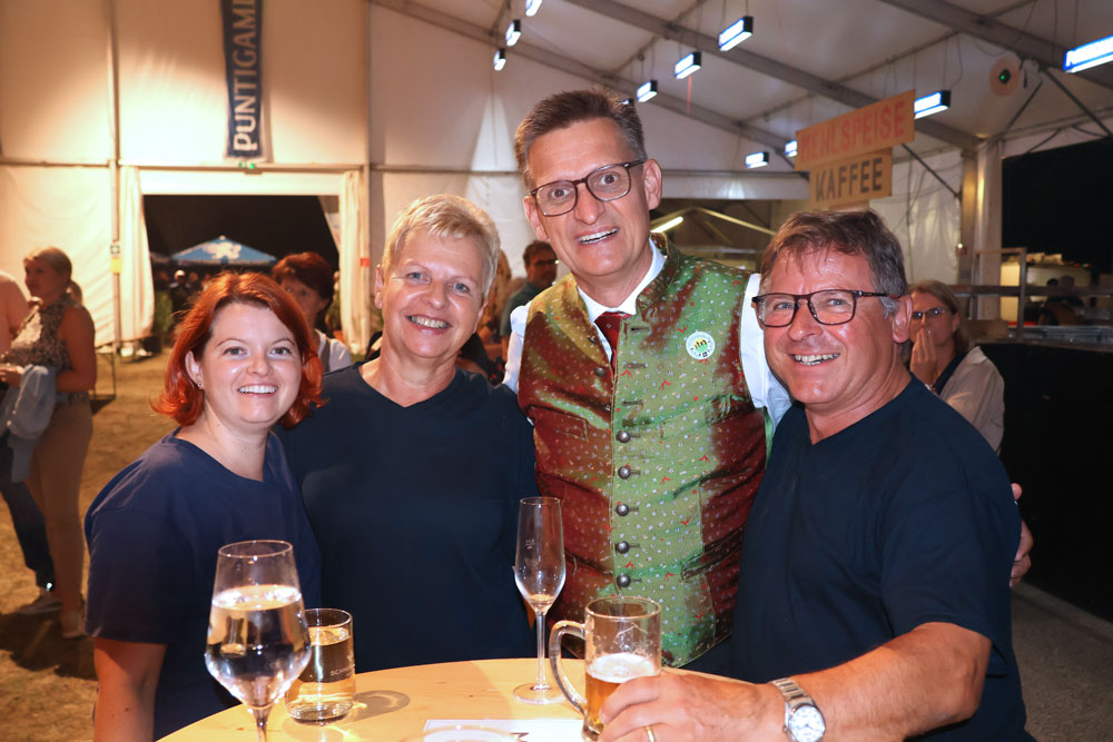 Ohne die vielen ehrenamtlichen Helfer*innen wäre das Zeltfest in dieser Form nicht möglich.