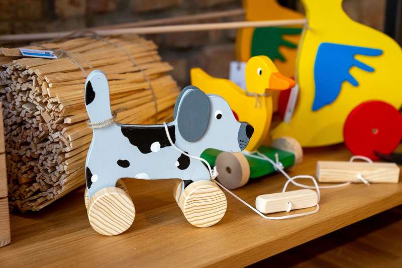 Spielzeugtiere aus Holz