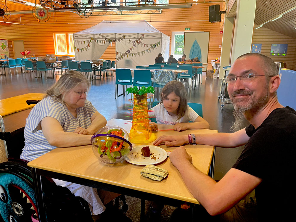 Die Kinder und Bewohner*innen hatten auch bei diversen Gesellschaftsspielen viel Spaß zusammen.