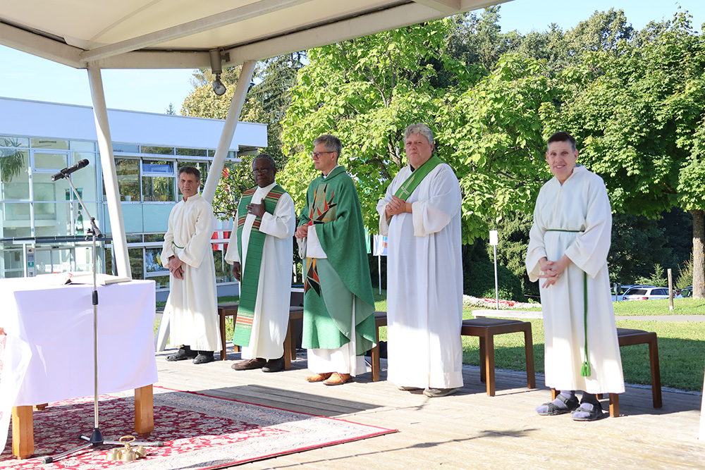 Der Sonntag startete mit einem wunderbar gestalteten Gottesdienst. 