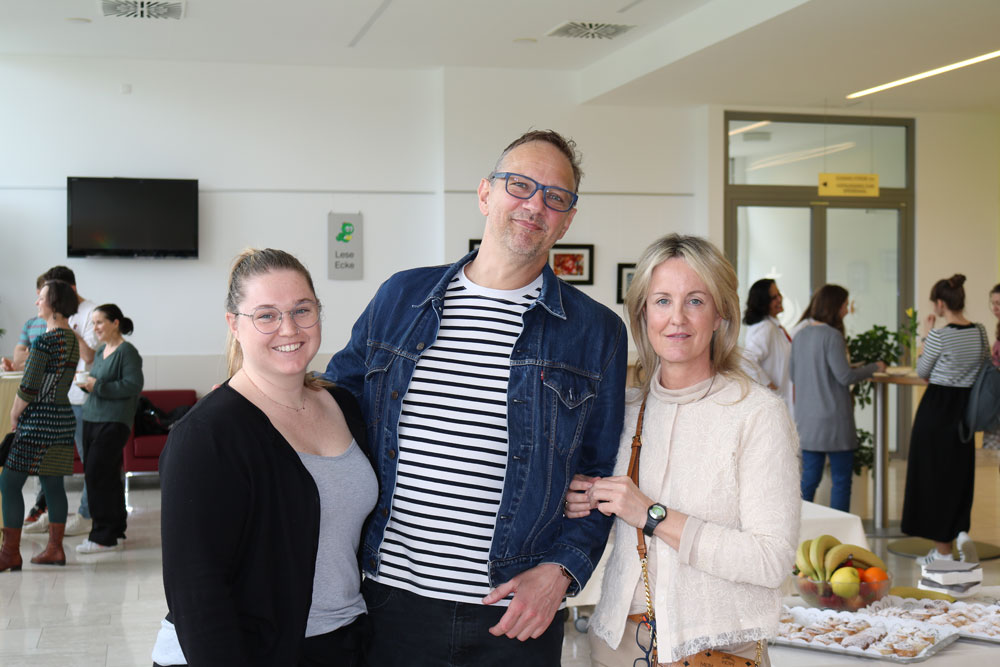 Gruppenfoto von Gästen bei der Jubiläumsfeier