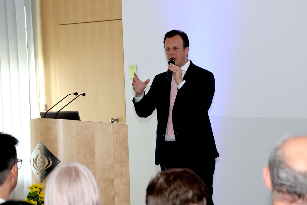 Gesundheitslandesrat Dr. Karlheinz Kornhäusl richtete einige Grußworte ans Publikum