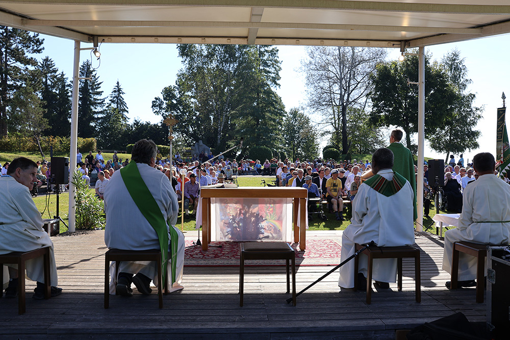 Der Sonntag startete mit einem wunderbar gestalteten Gottesdienst. 