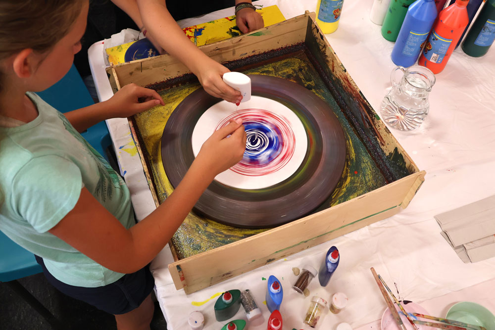 Bunt zu ging es bei den Schleuderbildern.