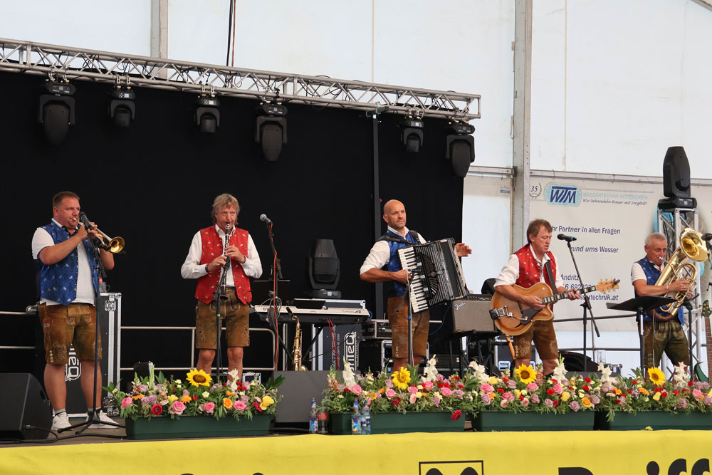 Am Sonntag traten die Karawanken beim Familien-Zeltfest auf.