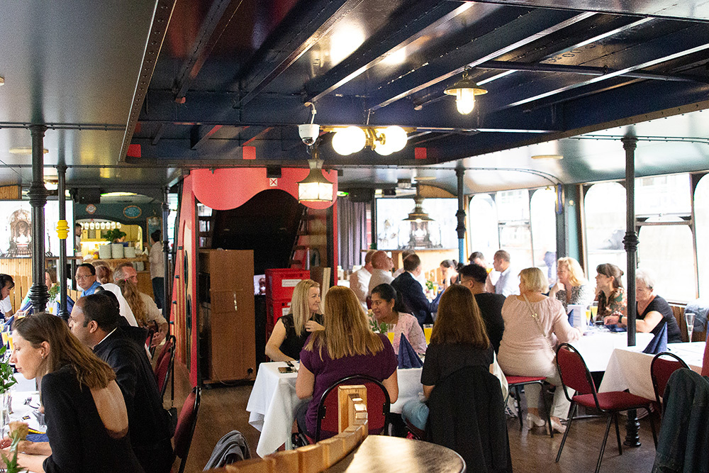 Gute Stimmung herrschte bei der Schifffahrt an Bord der MS Vindobona.