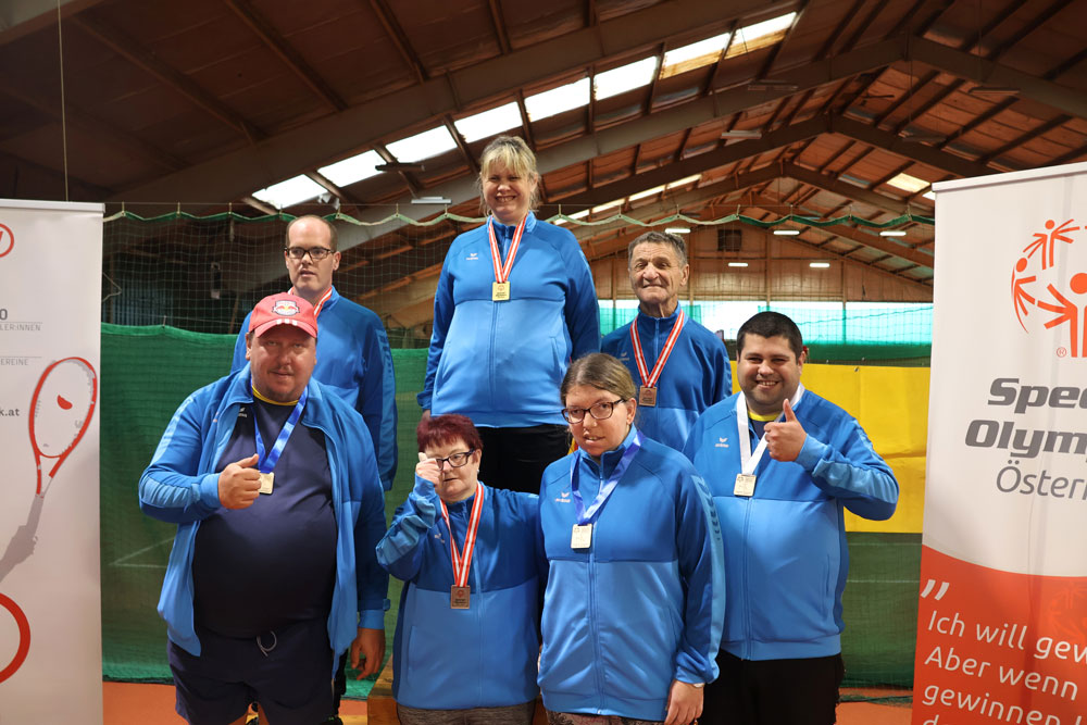 Die Sportler*innen aus Kainbach freudestrahlend nach der Siegerehrung
