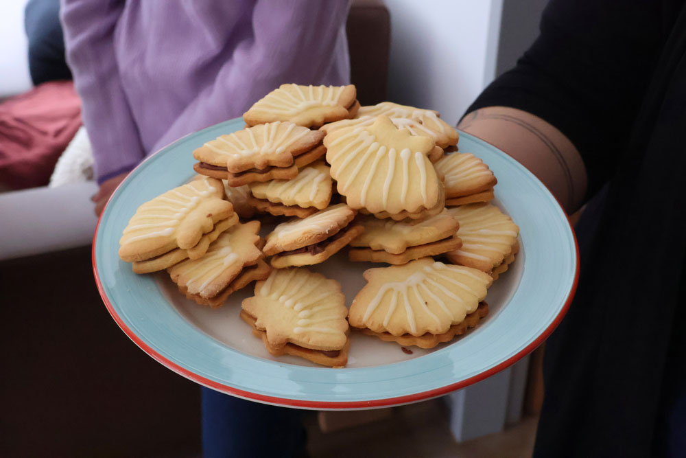 Auf der Feier gab es selbst gebackene Kekse in Form einer Jakobsmuschel in Anlehnung an den Namenspatron der Tageswerkstätte.