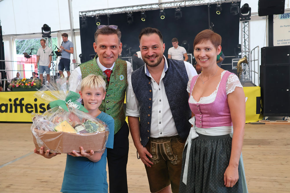 Der Gewinner des Umweltstand-Schätzspiels lag nur mit einer Kapsel daneben!