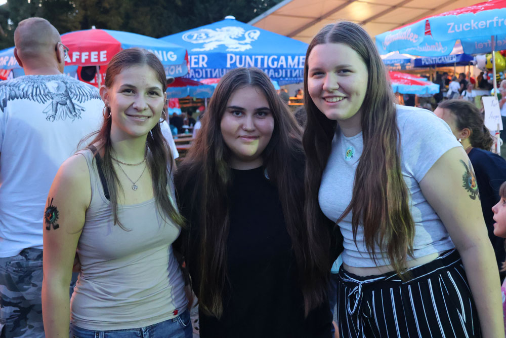 Es kamen zahlreiche Besucher*innen zum Familien-Zeltfest