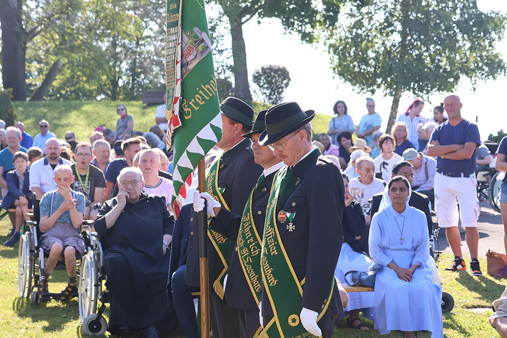 Der Kameradschaftsbund Kainbach beim Gottesdienst.