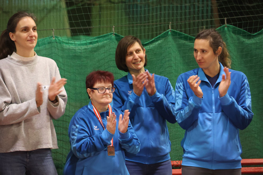 Das Publikum ließ die Sportler*innen während der Siegerehrung noch einmal hoch leben
