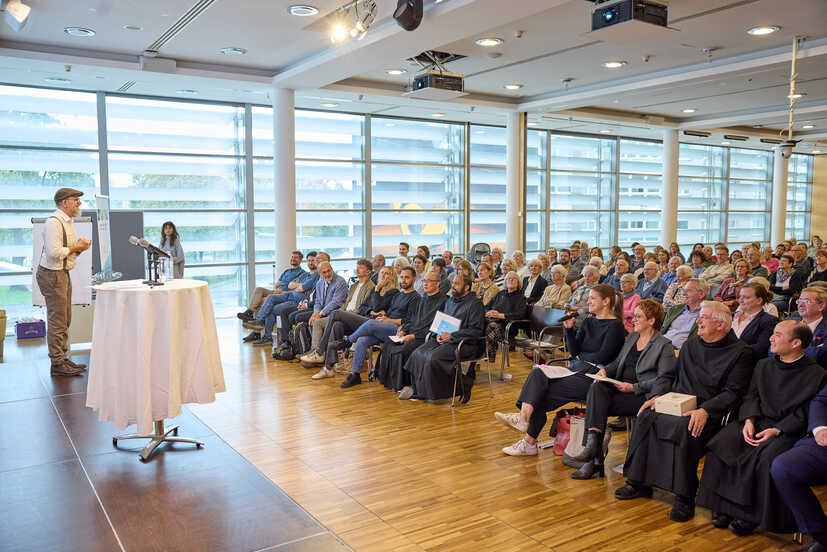 Mehr als 200 Festgäste feierten am 4. Oktober 25 Jahre Gehörlosenambulanz  im Rahmen eines Festaktes.