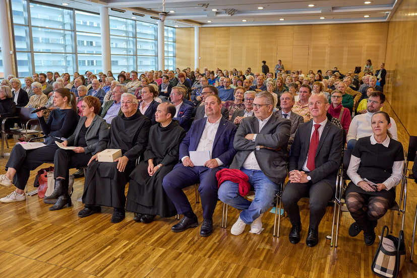 Zahlreiche Ehrengäste nahmen am Festakt am 4. Oktober teil.