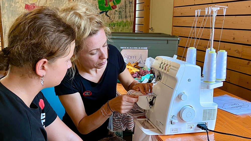 Die Kinder konnten verschiedene Dinge ausprobieren wie Nähen und Töpfern.