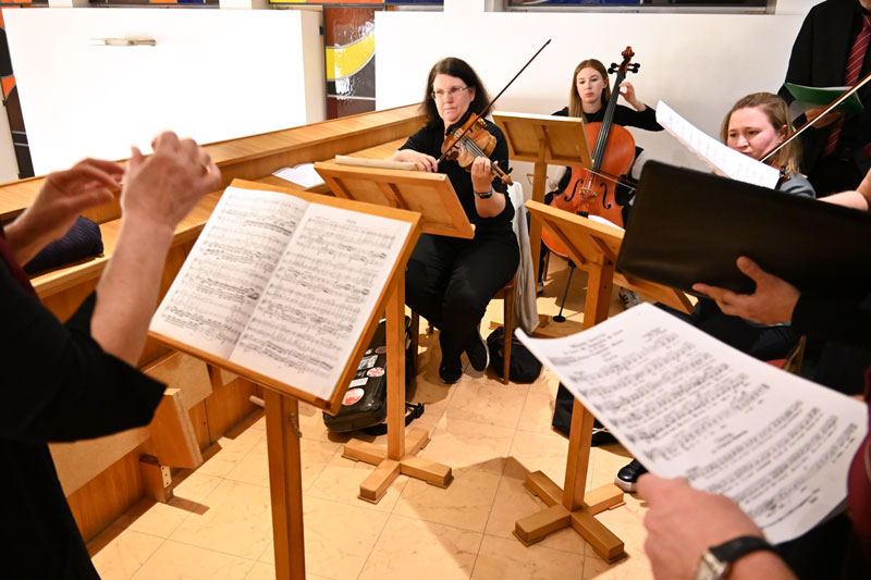 Musikalische Gestaltung: Ensemble Amichevole, Solist:innen und Bläserensemble Donnerskirchen 
