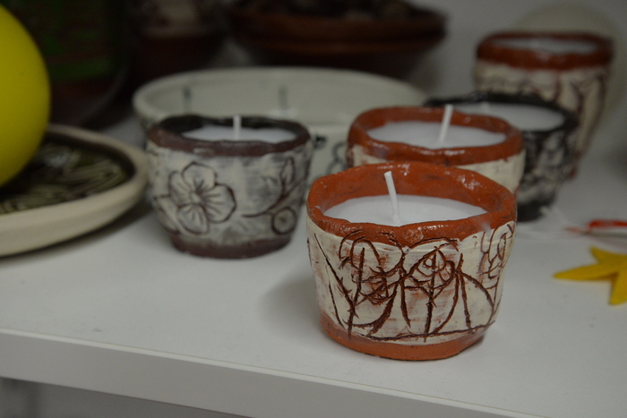 selbstgemachte Kerzen aus Ton